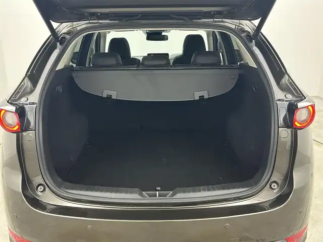 マツダ ＣＸ－５ XD ブラックトーンエディション 岡山県 2021(令3)年 5.5万km チタニウムフラッシュマイカ ドライビングポジションサポートパッケージ/　・運転席10wayパワーシート＆シートメモリー/　・運転席、助手席シートヒーター/　・ステアリングヒーター/360°ビュー・モニター/サンルーフ /BOSEサウンド/純正ナビ/地デジ/Bluetooth/USB/純正フロアマット/パワーバックドア/レーダークルーズコントロール/衝突軽減ブレーキ/ハーフレザーシート /LEDヘッドライト/ヘッドアップディスプレイ/ブラインドスポットモニター/プッシュスタート /スマートキー /4WD