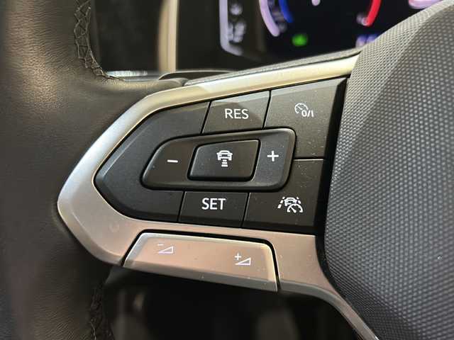 フォルクスワーゲン ＶＷ ポロ TSI スタイル 新潟県 2023(令5)年 0.7万km ディープブラックパールエフェクト アダプティブクルーズコントロール/プリクラッシュブレーキシステム/駐車支援システム/パークディスタンスコントロール/エレクトロニック・スタビリティ・コントロール/パドルシフト/レーンキープアシストシステム/ブレーキアシスト/ドライバー疲労検知システム/バックカメラ/LEDマトリックスヘッドライト/レインセンサー/ETC2.0/USBポート（Type-C）/アイドリングストップ/プッシュスタート/Bluetooth/AM/FM