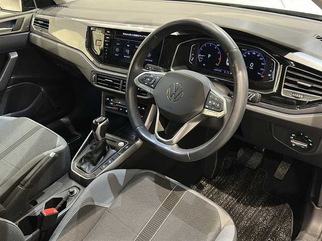 フォルクスワーゲン ＶＷ ポロ TSI スタイル 新潟県 2023(令5)年 0.7万km ディープブラックパールエフェクト アダプティブクルーズコントロール/プリクラッシュブレーキシステム/駐車支援システム/パークディスタンスコントロール/エレクトロニック・スタビリティ・コントロール/パドルシフト/レーンキープアシストシステム/ブレーキアシスト/ドライバー疲労検知システム/バックカメラ/LEDマトリックスヘッドライト/レインセンサー/ETC2.0/USBポート（Type-C）/アイドリングストップ/プッシュスタート/Bluetooth/AM/FM