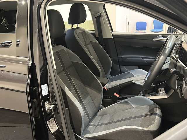 フォルクスワーゲン ＶＷ ポロ TSI スタイル 新潟県 2023(令5)年 0.7万km ディープブラックパールエフェクト アダプティブクルーズコントロール/プリクラッシュブレーキシステム/駐車支援システム/パークディスタンスコントロール/エレクトロニック・スタビリティ・コントロール/パドルシフト/レーンキープアシストシステム/ブレーキアシスト/ドライバー疲労検知システム/バックカメラ/LEDマトリックスヘッドライト/レインセンサー/ETC2.0/USBポート（Type-C）/アイドリングストップ/プッシュスタート/Bluetooth/AM/FM