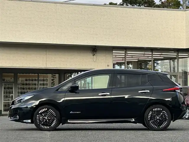 日産 リーフ X Vセレクション 宮城県 2024(令6)年 0.6万km 黒 純正ディーラーナビ/プロパイロット/ＡＭ／ＦＭ／ＵＳＢ／Ｂｌｕｅｔｏｏｔｈ/フルセグＴＶ/デジタルインナーミラー/アラウンドビューモニター/プリクラッシュセーフティ/ブラインドスポットモニター/レーダークルーズコントロール/オートハイビーム/ＥＴＣ２．０/ハンドルヒーター/前席シートヒーター/社外ドラレコ前後/純正フロアマット/スペアキー×１/充電器なし/カラーコード　GAT