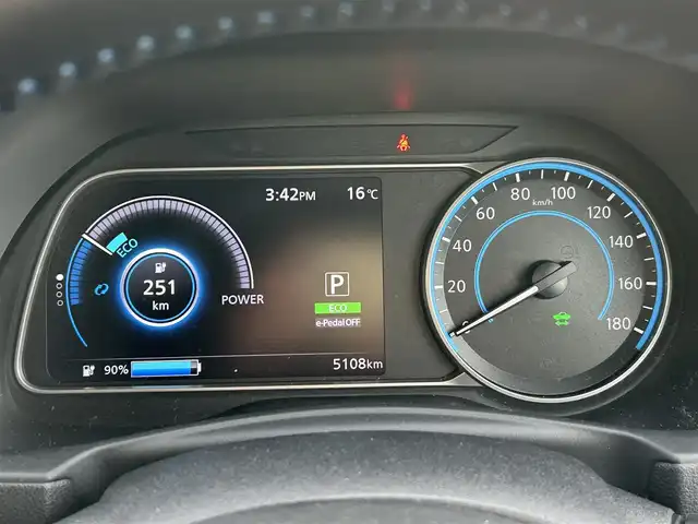 日産 リーフ X Vセレクション 宮城県 2024(令6)年 0.6万km 黒 純正ディーラーナビ/プロパイロット/ＡＭ／ＦＭ／ＵＳＢ／Ｂｌｕｅｔｏｏｔｈ/フルセグＴＶ/デジタルインナーミラー/アラウンドビューモニター/プリクラッシュセーフティ/ブラインドスポットモニター/レーダークルーズコントロール/オートハイビーム/ＥＴＣ２．０/ハンドルヒーター/前席シートヒーター/社外ドラレコ前後/純正フロアマット/スペアキー×１/充電器なし/カラーコード　GAT