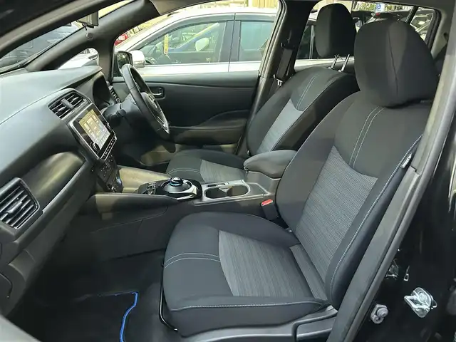 日産 リーフ X Vセレクション 宮城県 2024(令6)年 0.6万km 黒 純正ディーラーナビ/プロパイロット/ＡＭ／ＦＭ／ＵＳＢ／Ｂｌｕｅｔｏｏｔｈ/フルセグＴＶ/デジタルインナーミラー/アラウンドビューモニター/プリクラッシュセーフティ/ブラインドスポットモニター/レーダークルーズコントロール/オートハイビーム/ＥＴＣ２．０/ハンドルヒーター/前席シートヒーター/社外ドラレコ前後/純正フロアマット/スペアキー×１/充電器なし/カラーコード　GAT