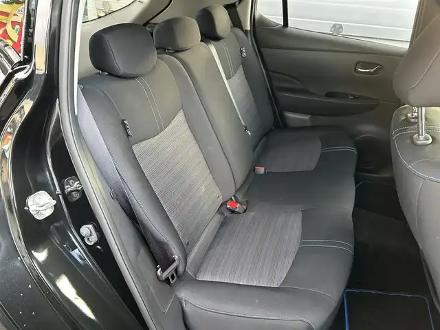 日産 リーフ X Vセレクション 宮城県 2024(令6)年 0.6万km 黒 純正ディーラーナビ/プロパイロット/ＡＭ／ＦＭ／ＵＳＢ／Ｂｌｕｅｔｏｏｔｈ/フルセグＴＶ/デジタルインナーミラー/アラウンドビューモニター/プリクラッシュセーフティ/ブラインドスポットモニター/レーダークルーズコントロール/オートハイビーム/ＥＴＣ２．０/ハンドルヒーター/前席シートヒーター/社外ドラレコ前後/純正フロアマット/スペアキー×１/充電器なし/カラーコード　GAT