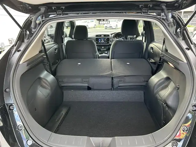 日産 リーフ X Vセレクション 宮城県 2024(令6)年 0.6万km 黒 純正ディーラーナビ/プロパイロット/ＡＭ／ＦＭ／ＵＳＢ／Ｂｌｕｅｔｏｏｔｈ/フルセグＴＶ/デジタルインナーミラー/アラウンドビューモニター/プリクラッシュセーフティ/ブラインドスポットモニター/レーダークルーズコントロール/オートハイビーム/ＥＴＣ２．０/ハンドルヒーター/前席シートヒーター/社外ドラレコ前後/純正フロアマット/スペアキー×１/充電器なし/カラーコード　GAT