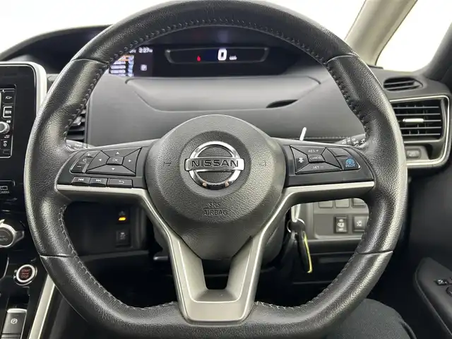 日産 セレナ ハイウェイスター 千葉県 2016(平28)年 5.6万km ブリリアントホワイトパール 禁煙車/衝突軽減ブレーキ/プロパイロット/前方衝突予測警報/踏み間違い衝突防止アシスト/LEDヘッドライト/インテリジェントルームミラー/両側パワースライドドア/純正7インチナビ/CD/DVD/Bluetooth/フルセグ/アラウンドビューモニター/レーダークルーズコントロール/純正16インチアルミホイール/オートエアコン/プッシュスタート/スマートキー