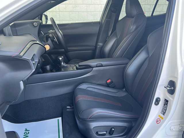 レクサス ＵＸ 250h Fスポーツ 神奈川県 2019(平31)年 6.9万km ホワイトノーヴァガラスフレーク ワンオーナー/サンルーフ/純正ナビ(CD/DVD/SD/USB/AUX/BT/フルセグTV)/バックカメラ/黒レザーシート/衝突被害軽減ブレーキ/レーンキープアシスト/オートハイビーム/クリアランスソナー/ブラインドスポットモニター/レーダークルーズコントロール/パドルシフト/D/N席パワーシート(D席メモリー機能)/D/N席シートヒーター・シートエアコン/ステアリングヒーター/アクティブサウンドコントロール/パワーバックドア/ビルトインETC2.0/ISOFIX/スペアスマートキー×1・カードキー×1/保証書/取扱説明書