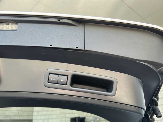 レクサス ＵＸ 250h Fスポーツ 神奈川県 2019(平31)年 6.9万km ホワイトノーヴァガラスフレーク ワンオーナー/サンルーフ/純正ナビ(CD/DVD/SD/USB/AUX/BT/フルセグTV)/バックカメラ/黒レザーシート/衝突被害軽減ブレーキ/レーンキープアシスト/オートハイビーム/クリアランスソナー/ブラインドスポットモニター/レーダークルーズコントロール/パドルシフト/D/N席パワーシート(D席メモリー機能)/D/N席シートヒーター・シートエアコン/ステアリングヒーター/アクティブサウンドコントロール/パワーバックドア/ビルトインETC2.0/ISOFIX/スペアスマートキー×1・カードキー×1/保証書/取扱説明書