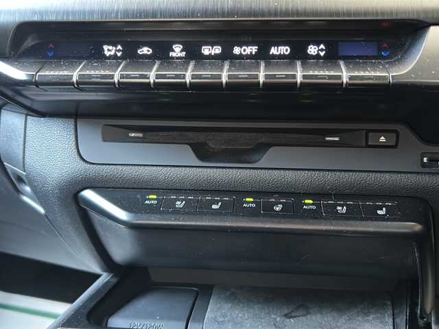 レクサス ＵＸ 250h Fスポーツ 神奈川県 2019(平31)年 6.9万km ホワイトノーヴァガラスフレーク ワンオーナー/サンルーフ/純正ナビ(CD/DVD/SD/USB/AUX/BT/フルセグTV)/バックカメラ/黒レザーシート/衝突被害軽減ブレーキ/レーンキープアシスト/オートハイビーム/クリアランスソナー/ブラインドスポットモニター/レーダークルーズコントロール/パドルシフト/D/N席パワーシート(D席メモリー機能)/D/N席シートヒーター・シートエアコン/ステアリングヒーター/アクティブサウンドコントロール/パワーバックドア/ビルトインETC2.0/ISOFIX/スペアスマートキー×1・カードキー×1/保証書/取扱説明書