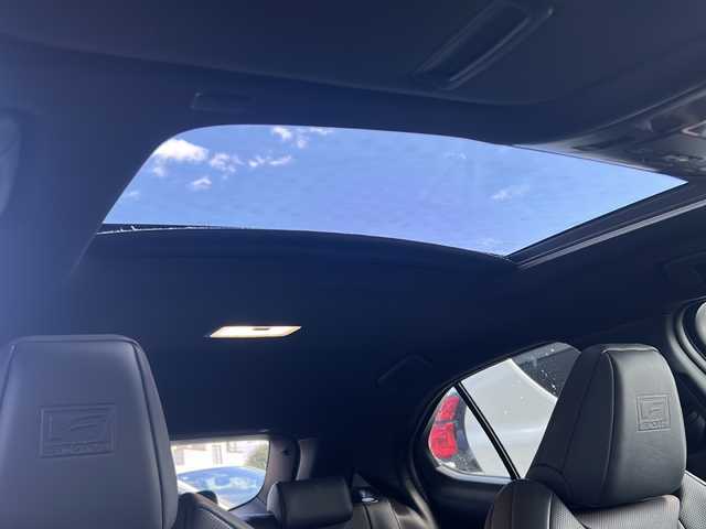 レクサス ＵＸ 250h Fスポーツ 神奈川県 2019(平31)年 6.9万km ホワイトノーヴァガラスフレーク ワンオーナー/サンルーフ/純正ナビ(CD/DVD/SD/USB/AUX/BT/フルセグTV)/バックカメラ/黒レザーシート/衝突被害軽減ブレーキ/レーンキープアシスト/オートハイビーム/クリアランスソナー/ブラインドスポットモニター/レーダークルーズコントロール/パドルシフト/D/N席パワーシート(D席メモリー機能)/D/N席シートヒーター・シートエアコン/ステアリングヒーター/アクティブサウンドコントロール/パワーバックドア/ビルトインETC2.0/ISOFIX/スペアスマートキー×1・カードキー×1/保証書/取扱説明書