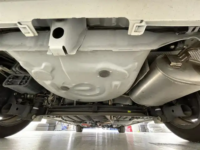 トヨタ シエンタ ハイブリッド G 大阪府 2017(平29)年 3.1万km ホワイトパールクリスタルシャイン 純正７インチナビ/Bluetooth/CD/DVD/フルセグ/両側電動スライド/バックカメラ/LEDヘッドライト/オートライト/オートハイビーム/衝突軽減/レーンキープ/シートヒーター（D/N）/360°ドラレコ/ビルトインETC/純正マット/ドアバイザー/プッシュスタート/スマートキー/ステアリングリモコン