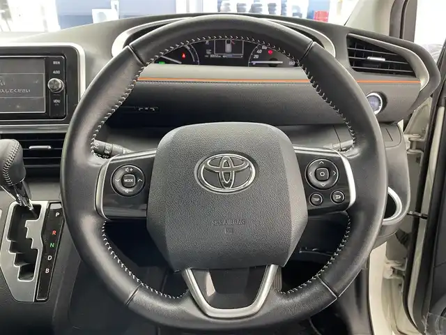 トヨタ シエンタ ハイブリッド G 大阪府 2017(平29)年 3.1万km ホワイトパールクリスタルシャイン 純正７インチナビ/Bluetooth/CD/DVD/フルセグ/両側電動スライド/バックカメラ/LEDヘッドライト/オートライト/オートハイビーム/衝突軽減/レーンキープ/シートヒーター（D/N）/360°ドラレコ/ビルトインETC/純正マット/ドアバイザー/プッシュスタート/スマートキー/ステアリングリモコン