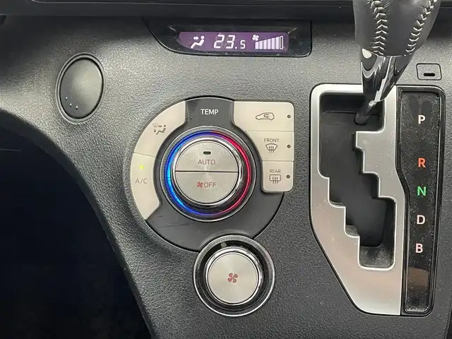 トヨタ シエンタ ハイブリッド G 大阪府 2017(平29)年 3.1万km ホワイトパールクリスタルシャイン 純正７インチナビ/Bluetooth/CD/DVD/フルセグ/両側電動スライド/バックカメラ/LEDヘッドライト/オートライト/オートハイビーム/衝突軽減/レーンキープ/シートヒーター（D/N）/360°ドラレコ/ビルトインETC/純正マット/ドアバイザー/プッシュスタート/スマートキー/ステアリングリモコン