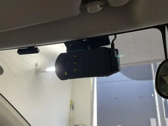 トヨタ シエンタ ハイブリッド G 大阪府 2017(平29)年 3.1万km ホワイトパールクリスタルシャイン 純正７インチナビ/Bluetooth/CD/DVD/フルセグ/両側電動スライド/バックカメラ/LEDヘッドライト/オートライト/オートハイビーム/衝突軽減/レーンキープ/シートヒーター（D/N）/360°ドラレコ/ビルトインETC/純正マット/ドアバイザー/プッシュスタート/スマートキー/ステアリングリモコン