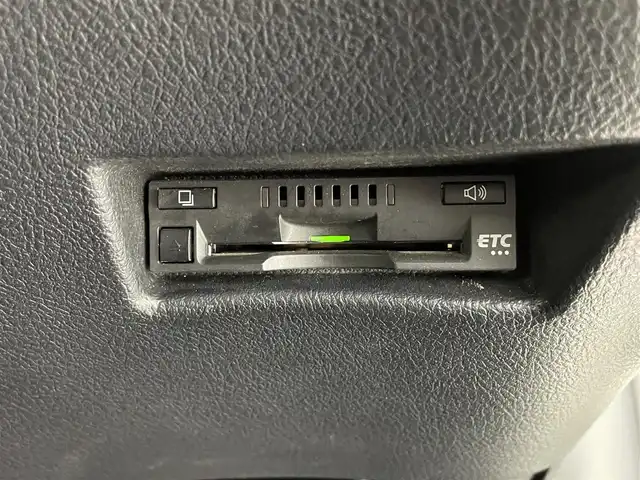 トヨタ シエンタ ハイブリッド G 大阪府 2017(平29)年 3.1万km ホワイトパールクリスタルシャイン 純正７インチナビ/Bluetooth/CD/DVD/フルセグ/両側電動スライド/バックカメラ/LEDヘッドライト/オートライト/オートハイビーム/衝突軽減/レーンキープ/シートヒーター（D/N）/360°ドラレコ/ビルトインETC/純正マット/ドアバイザー/プッシュスタート/スマートキー/ステアリングリモコン