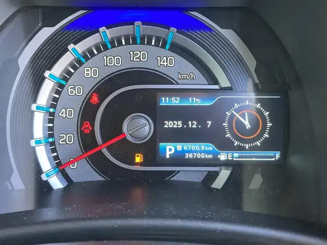 スズキ ハスラー Jスタイル Ⅱ 香川県 2022(令4)年 3.7万km シフォンアイボリーメタリック/ガンメタリック2トーン 登録時走行距離：36700km/メーカー純正9型メモリナビ/　CD DVD BT フルセグTV/全方位カメラ/デュアルカメラブレーキサポート/レーダークルーズコントロール/レーンキープアシスト/クリアランスソナー/アイドリングストップ/横滑り防止装置/LEDヘッドライト/オートライト/フォグランプ/純正15インチアルミホイール/ルーフレール/ビルトインETC/前後ドライブレコーダー/ハーフレザーシート/シートヒーター/革巻きステアリング/ステアリングスイッチ/プッシュスタート/スマートキー/スペアキー/取扱説明書/新車時保証書