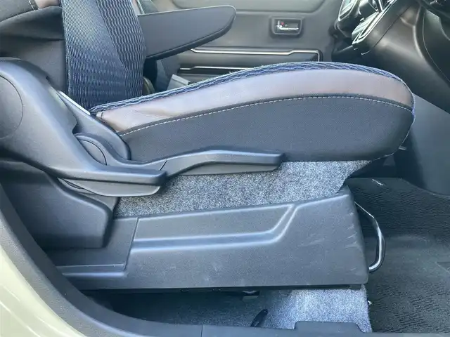 スズキ ハスラー Jスタイル Ⅱ 香川県 2022(令4)年 3.7万km シフォンアイボリーメタリック/ガンメタリック2トーン 登録時走行距離：36700km/メーカー純正9型メモリナビ/　CD DVD BT フルセグTV/全方位カメラ/デュアルカメラブレーキサポート/レーダークルーズコントロール/レーンキープアシスト/クリアランスソナー/アイドリングストップ/横滑り防止装置/LEDヘッドライト/オートライト/フォグランプ/純正15インチアルミホイール/ルーフレール/ビルトインETC/前後ドライブレコーダー/ハーフレザーシート/シートヒーター/革巻きステアリング/ステアリングスイッチ/プッシュスタート/スマートキー/スペアキー/取扱説明書/新車時保証書