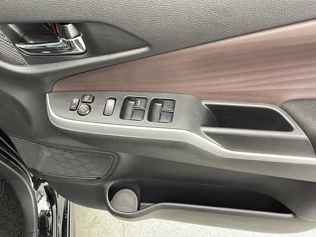 スズキ ソリオ バンディット HV MV 宮崎県 2023(令5)年 3万km スーパーブラックパール 禁煙車/衝突被害軽減ブレーキ/純正9型ディスプレイオーディオナビTV/（スマホ連携/CD/DVD/Bluetooth/フルセグTV）/純正ビルトインETC/純正セキュリティアラーム/純正LEDオートライト/純正LEDフォグ/純正15インチアルミ/純正エアロ/純正ルーフエンドスポイラー/純正フロアマット/左側電動スライドドア/全方位モニター/アダプティブクルーズコントロール/レーンディパーチャーアラート/クリアランスソナー/ヘッドアップディスプレイ/前席シートヒーター/オートエアコン/本革巻ハンドル/スマートキー/プッシュエンジンスタート/新車時保証書/取扱い説明書