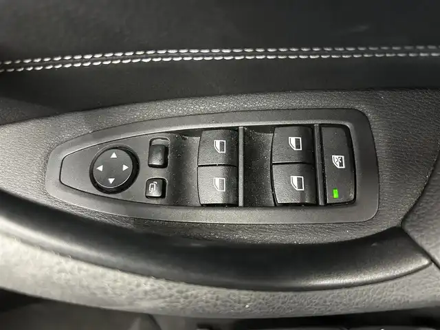 ＢＭＷ Ｘ１ xDrive 20i Xライン 鹿児島県 2017(平29)年 2.8万km アルピンホワイトⅢ 純正HDDナビ/（CD/DVD/Bluetooth/AUX/AM/FM）/ETC/社外前後ドライブレコーダー/リアビューカメラ/パーキングアシスト/ステアリングリモコン/クルーズコントロール/ハーフレザーシート/パワーバックドア/純正LEDヘッドライト/フロントフォグランプ/オートライト/衝突被害軽減ブレーキ/車線逸脱警報機能/前車接近警報機能/ダイナミックトラクションコントロール/サーボトロニック/レーンディパーチャーウォーニング/エコプロ・コンフォート・スポーツモード/前後コーナーセンサー/ルーフレール/電動パーキングブレーキ/純正フロアマット/純正18インチアルミ