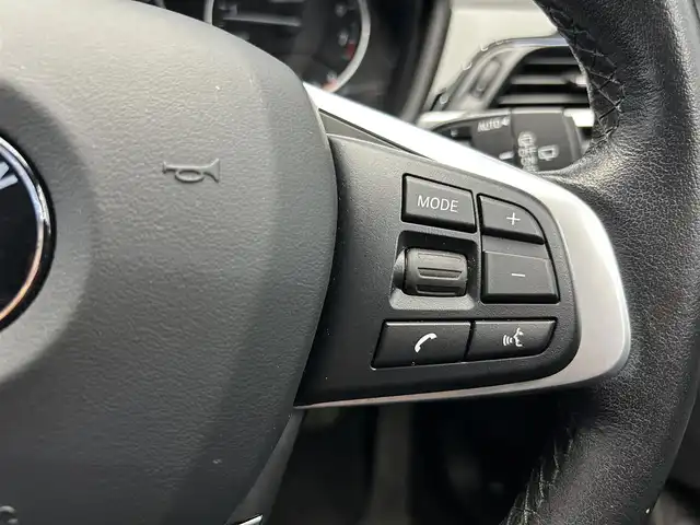 ＢＭＷ Ｘ１ xDrive 20i Xライン 鹿児島県 2017(平29)年 2.8万km アルピンホワイトⅢ 純正HDDナビ/（CD/DVD/Bluetooth/AUX/AM/FM）/ETC/社外前後ドライブレコーダー/リアビューカメラ/パーキングアシスト/ステアリングリモコン/クルーズコントロール/ハーフレザーシート/パワーバックドア/純正LEDヘッドライト/フロントフォグランプ/オートライト/衝突被害軽減ブレーキ/車線逸脱警報機能/前車接近警報機能/ダイナミックトラクションコントロール/サーボトロニック/レーンディパーチャーウォーニング/エコプロ・コンフォート・スポーツモード/前後コーナーセンサー/ルーフレール/電動パーキングブレーキ/純正フロアマット/純正18インチアルミ
