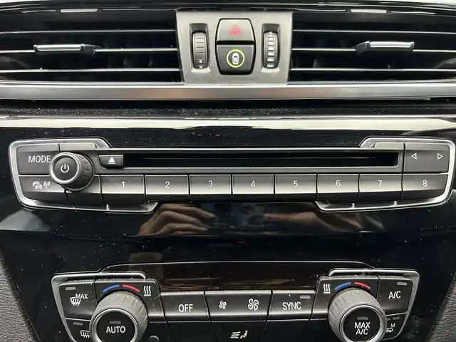 ＢＭＷ Ｘ１ xDrive 20i Xライン 鹿児島県 2017(平29)年 2.8万km アルピンホワイトⅢ 純正HDDナビ/（CD/DVD/Bluetooth/AUX/AM/FM）/ETC/社外前後ドライブレコーダー/リアビューカメラ/パーキングアシスト/ステアリングリモコン/クルーズコントロール/ハーフレザーシート/パワーバックドア/純正LEDヘッドライト/フロントフォグランプ/オートライト/衝突被害軽減ブレーキ/車線逸脱警報機能/前車接近警報機能/ダイナミックトラクションコントロール/サーボトロニック/レーンディパーチャーウォーニング/エコプロ・コンフォート・スポーツモード/前後コーナーセンサー/ルーフレール/電動パーキングブレーキ/純正フロアマット/純正18インチアルミ