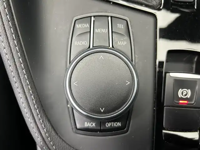 ＢＭＷ Ｘ１ xDrive 20i Xライン 鹿児島県 2017(平29)年 2.8万km アルピンホワイトⅢ 純正HDDナビ/（CD/DVD/Bluetooth/AUX/AM/FM）/ETC/社外前後ドライブレコーダー/リアビューカメラ/パーキングアシスト/ステアリングリモコン/クルーズコントロール/ハーフレザーシート/パワーバックドア/純正LEDヘッドライト/フロントフォグランプ/オートライト/衝突被害軽減ブレーキ/車線逸脱警報機能/前車接近警報機能/ダイナミックトラクションコントロール/サーボトロニック/レーンディパーチャーウォーニング/エコプロ・コンフォート・スポーツモード/前後コーナーセンサー/ルーフレール/電動パーキングブレーキ/純正フロアマット/純正18インチアルミ