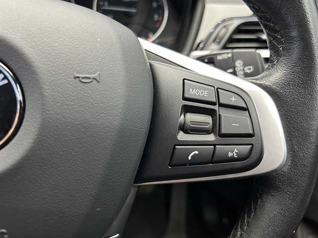 ＢＭＷ Ｘ１ xDrive 20i Xライン 鹿児島県 2017(平29)年 2.8万km アルピンホワイトⅢ 純正HDDナビ/（CD/DVD/Bluetooth/AUX/AM/FM）/ETC/社外前後ドライブレコーダー/リアビューカメラ/パーキングアシスト/ステアリングリモコン/クルーズコントロール/ハーフレザーシート/パワーバックドア/純正LEDヘッドライト/フロントフォグランプ/オートライト/衝突被害軽減ブレーキ/車線逸脱警報機能/前車接近警報機能/ダイナミックトラクションコントロール/サーボトロニック/レーンディパーチャーウォーニング/エコプロ・コンフォート・スポーツモード/前後コーナーセンサー/ルーフレール/電動パーキングブレーキ/純正フロアマット/純正18インチアルミ