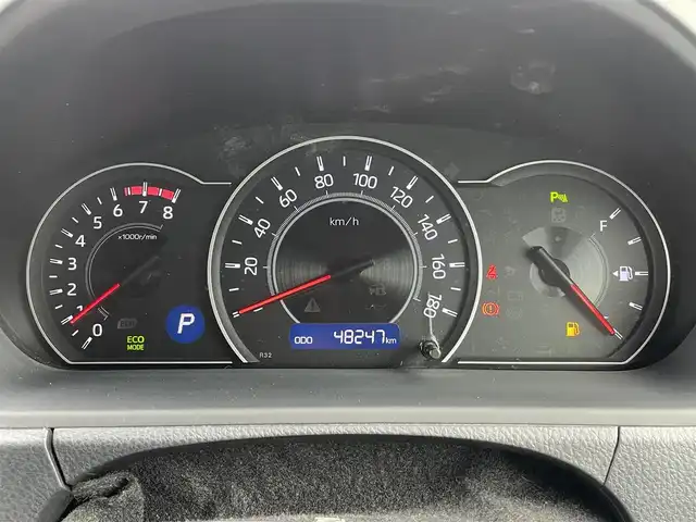 トヨタ ヴォクシー ZS 煌Ⅱ 愛知県 2019(平31)年 4.9万km ホワイトパールクリスタルシャイン ・純正SDメモリーナビ/・フルセグTV/・後席フリップダウンモニター/・CD/DVD再生/・ETC（新セキュリティ対応）/・ミュージックサーバー（SD録音）/・Bluetooth接続/・クルーズコントロール/・MTモード付きAT /・全席オートエアコン/・3列シート/・両側パワースライドドア/・ウォークスルー（1列目）/・純正16インチアルミホイール/・LEDヘッドライト/・オートマチックハイビーム/・コーナーセンサー/・横滑り防止装置/・衝突軽減ブレーキ/・レーンキープアシスト/・ドライブレコーダー（前）/・充電用USBポート（2個）