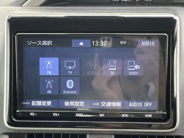 トヨタ ヴォクシー ZS 煌Ⅱ 愛知県 2019(平31)年 4.9万km ホワイトパールクリスタルシャイン ・純正SDメモリーナビ/・フルセグTV/・後席フリップダウンモニター/・CD/DVD再生/・ETC（新セキュリティ対応）/・ミュージックサーバー（SD録音）/・Bluetooth接続/・クルーズコントロール/・MTモード付きAT /・全席オートエアコン/・3列シート/・両側パワースライドドア/・ウォークスルー（1列目）/・純正16インチアルミホイール/・LEDヘッドライト/・オートマチックハイビーム/・コーナーセンサー/・横滑り防止装置/・衝突軽減ブレーキ/・レーンキープアシスト/・ドライブレコーダー（前）/・充電用USBポート（2個）