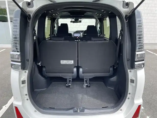 トヨタ ヴォクシー ZS 煌Ⅱ 愛知県 2019(平31)年 4.9万km ホワイトパールクリスタルシャイン ・純正SDメモリーナビ/・フルセグTV/・後席フリップダウンモニター/・CD/DVD再生/・ETC（新セキュリティ対応）/・ミュージックサーバー（SD録音）/・Bluetooth接続/・クルーズコントロール/・MTモード付きAT /・全席オートエアコン/・3列シート/・両側パワースライドドア/・ウォークスルー（1列目）/・純正16インチアルミホイール/・LEDヘッドライト/・オートマチックハイビーム/・コーナーセンサー/・横滑り防止装置/・衝突軽減ブレーキ/・レーンキープアシスト/・ドライブレコーダー（前）/・充電用USBポート（2個）