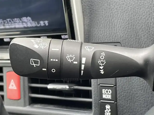 トヨタ ヴォクシー ZS 煌Ⅱ 愛知県 2019(平31)年 4.9万km ホワイトパールクリスタルシャイン ・純正SDメモリーナビ/・フルセグTV/・後席フリップダウンモニター/・CD/DVD再生/・ETC（新セキュリティ対応）/・ミュージックサーバー（SD録音）/・Bluetooth接続/・クルーズコントロール/・MTモード付きAT /・全席オートエアコン/・3列シート/・両側パワースライドドア/・ウォークスルー（1列目）/・純正16インチアルミホイール/・LEDヘッドライト/・オートマチックハイビーム/・コーナーセンサー/・横滑り防止装置/・衝突軽減ブレーキ/・レーンキープアシスト/・ドライブレコーダー（前）/・充電用USBポート（2個）