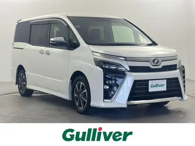 トヨタ ヴォクシー ZS 煌Ⅱ 福井県 2019(平31)年 4.9万km ホワイトパールクリスタルシャイン 純正SDメモリーナビ　型式：NSZT-Y68T/（FM/AM/BT/CD/DVD/TV）/後席フリップダウンモニター/両側パワースライドドア/ETC（新セキュリティ対応）/ミュージックサーバー（SD録音）/クルーズコントロール/純正16インチアルミホイール/LEDヘッドライト/オートマチックハイビーム/コーナーセンサー/横滑り防止装置/衝突軽減ブレーキ/レーンキープアシスト/ドライブレコーダー（前）/充電用USBポート（2個）