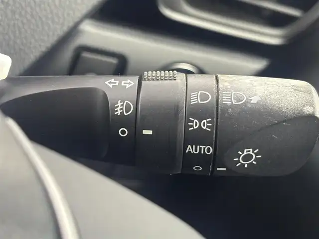 トヨタ ヴォクシー ZS 煌Ⅱ 福井県 2019(平31)年 4.9万km ホワイトパールクリスタルシャイン 純正SDメモリーナビ　型式：NSZT-Y68T/（FM/AM/BT/CD/DVD/TV）/後席フリップダウンモニター/両側パワースライドドア/ETC（新セキュリティ対応）/ミュージックサーバー（SD録音）/クルーズコントロール/純正16インチアルミホイール/LEDヘッドライト/オートマチックハイビーム/コーナーセンサー/横滑り防止装置/衝突軽減ブレーキ/レーンキープアシスト/ドライブレコーダー（前）/充電用USBポート（2個）