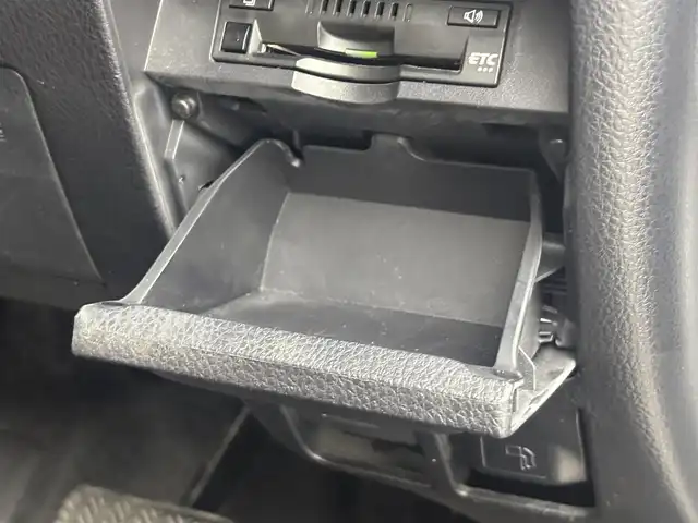 トヨタ ヴォクシー ZS 煌Ⅱ 福井県 2019(平31)年 4.9万km ホワイトパールクリスタルシャイン 純正SDメモリーナビ　型式：NSZT-Y68T/（FM/AM/BT/CD/DVD/TV）/後席フリップダウンモニター/両側パワースライドドア/ETC（新セキュリティ対応）/ミュージックサーバー（SD録音）/クルーズコントロール/純正16インチアルミホイール/LEDヘッドライト/オートマチックハイビーム/コーナーセンサー/横滑り防止装置/衝突軽減ブレーキ/レーンキープアシスト/ドライブレコーダー（前）/充電用USBポート（2個）