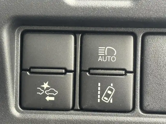 トヨタ ヴォクシー ZS 煌Ⅱ 福井県 2019(平31)年 4.9万km ホワイトパールクリスタルシャイン 純正SDメモリーナビ　型式：NSZT-Y68T/（FM/AM/BT/CD/DVD/TV）/後席フリップダウンモニター/両側パワースライドドア/ETC（新セキュリティ対応）/ミュージックサーバー（SD録音）/クルーズコントロール/純正16インチアルミホイール/LEDヘッドライト/オートマチックハイビーム/コーナーセンサー/横滑り防止装置/衝突軽減ブレーキ/レーンキープアシスト/ドライブレコーダー（前）/充電用USBポート（2個）