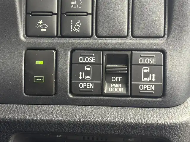 トヨタ ヴォクシー ZS 煌Ⅱ 福井県 2019(平31)年 4.9万km ホワイトパールクリスタルシャイン 純正SDメモリーナビ　型式：NSZT-Y68T/（FM/AM/BT/CD/DVD/TV）/後席フリップダウンモニター/両側パワースライドドア/ETC（新セキュリティ対応）/ミュージックサーバー（SD録音）/クルーズコントロール/純正16インチアルミホイール/LEDヘッドライト/オートマチックハイビーム/コーナーセンサー/横滑り防止装置/衝突軽減ブレーキ/レーンキープアシスト/ドライブレコーダー（前）/充電用USBポート（2個）