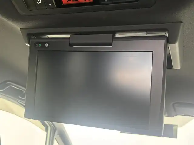 トヨタ ヴォクシー ZS 煌Ⅱ 福井県 2019(平31)年 4.9万km ホワイトパールクリスタルシャイン 純正SDメモリーナビ　型式：NSZT-Y68T/（FM/AM/BT/CD/DVD/TV）/後席フリップダウンモニター/両側パワースライドドア/ETC（新セキュリティ対応）/ミュージックサーバー（SD録音）/クルーズコントロール/純正16インチアルミホイール/LEDヘッドライト/オートマチックハイビーム/コーナーセンサー/横滑り防止装置/衝突軽減ブレーキ/レーンキープアシスト/ドライブレコーダー（前）/充電用USBポート（2個）