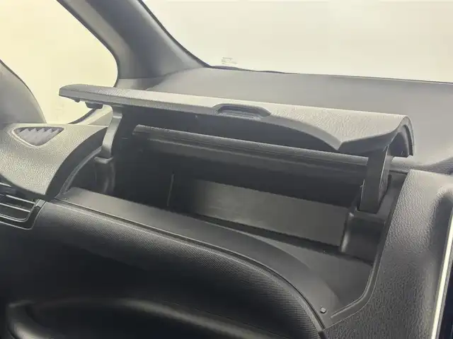 トヨタ ヴォクシー ZS 煌Ⅱ 福井県 2019(平31)年 4.9万km ホワイトパールクリスタルシャイン 純正SDメモリーナビ　型式：NSZT-Y68T/（FM/AM/BT/CD/DVD/TV）/後席フリップダウンモニター/両側パワースライドドア/ETC（新セキュリティ対応）/ミュージックサーバー（SD録音）/クルーズコントロール/純正16インチアルミホイール/LEDヘッドライト/オートマチックハイビーム/コーナーセンサー/横滑り防止装置/衝突軽減ブレーキ/レーンキープアシスト/ドライブレコーダー（前）/充電用USBポート（2個）