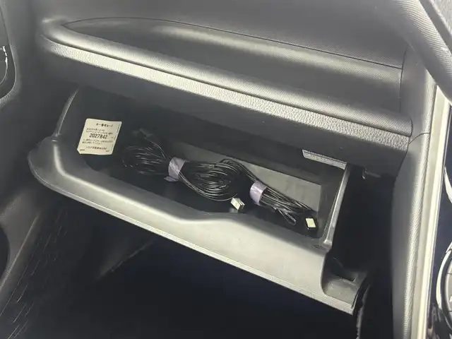 トヨタ ヴォクシー ZS 煌Ⅱ 福井県 2019(平31)年 4.9万km ホワイトパールクリスタルシャイン 純正SDメモリーナビ　型式：NSZT-Y68T/（FM/AM/BT/CD/DVD/TV）/後席フリップダウンモニター/両側パワースライドドア/ETC（新セキュリティ対応）/ミュージックサーバー（SD録音）/クルーズコントロール/純正16インチアルミホイール/LEDヘッドライト/オートマチックハイビーム/コーナーセンサー/横滑り防止装置/衝突軽減ブレーキ/レーンキープアシスト/ドライブレコーダー（前）/充電用USBポート（2個）