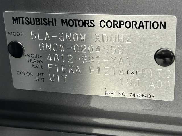 三菱 アウトランダー ＰＨＥＶ P 熊本県 2022(令4)年 2.7万km チタニウムグレーメタリック 禁煙車　/純正ナビ　/ＢＯＳＥサウンド　/全周囲カメラ　/ビルトインＥＴＣ２．０　/前後クリアランスソナー　/ e-Assist/・衝突被害軽減ブレーキシステム/・踏み間違い衝突防止アシスト［EAPM］/・車線逸脱警報システム[LDW]/・車線維持支援機能［LKA］/・レーダークルーズコントロール/・後側方車両検知警報システム [BSW]/・標識認識システム[TSR]/・ヘッドアップディスプレイ/・ブラインドスポットモニター/横滑り防止/アイドリングストップ/運転席・助手席シートヒーター/パワーバックドア/ステアリングヒーター/運転席・助手席パワーシート/置くだけ充電/全席レザーシート/ヘッドアップディスプレイ/純正フロアマット/純正20インチAW/オートライト/オートマチックハイビーム/LEDヘッドライト/フォグライト/スマートキー/プッシュスタート/保証書/取扱説明書
