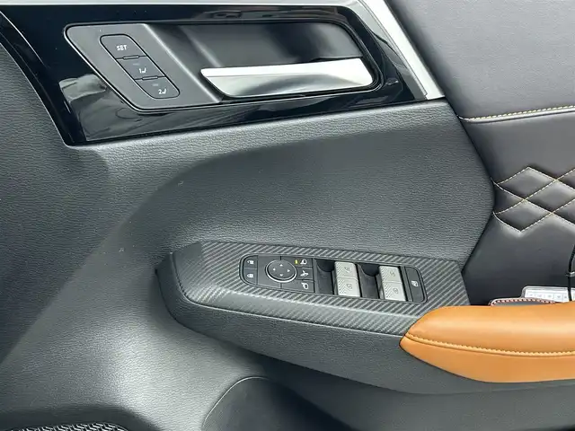 三菱 アウトランダー ＰＨＥＶ P 熊本県 2022(令4)年 2.7万km チタニウムグレーメタリック 禁煙車　/純正ナビ　/ＢＯＳＥサウンド　/全周囲カメラ　/ビルトインＥＴＣ２．０　/前後クリアランスソナー　/ e-Assist/・衝突被害軽減ブレーキシステム/・踏み間違い衝突防止アシスト［EAPM］/・車線逸脱警報システム[LDW]/・車線維持支援機能［LKA］/・レーダークルーズコントロール/・後側方車両検知警報システム [BSW]/・標識認識システム[TSR]/・ヘッドアップディスプレイ/・ブラインドスポットモニター/横滑り防止/アイドリングストップ/運転席・助手席シートヒーター/パワーバックドア/ステアリングヒーター/運転席・助手席パワーシート/置くだけ充電/全席レザーシート/ヘッドアップディスプレイ/純正フロアマット/純正20インチAW/オートライト/オートマチックハイビーム/LEDヘッドライト/フォグライト/スマートキー/プッシュスタート/保証書/取扱説明書