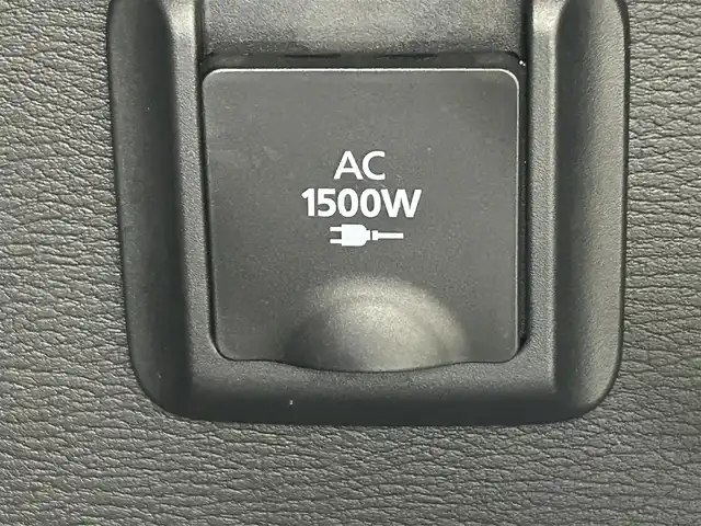 三菱 アウトランダー ＰＨＥＶ P 熊本県 2022(令4)年 2.7万km チタニウムグレーメタリック 禁煙車　/純正ナビ　/ＢＯＳＥサウンド　/全周囲カメラ　/ビルトインＥＴＣ２．０　/前後クリアランスソナー　/ e-Assist/・衝突被害軽減ブレーキシステム/・踏み間違い衝突防止アシスト［EAPM］/・車線逸脱警報システム[LDW]/・車線維持支援機能［LKA］/・レーダークルーズコントロール/・後側方車両検知警報システム [BSW]/・標識認識システム[TSR]/・ヘッドアップディスプレイ/・ブラインドスポットモニター/横滑り防止/アイドリングストップ/運転席・助手席シートヒーター/パワーバックドア/ステアリングヒーター/運転席・助手席パワーシート/置くだけ充電/全席レザーシート/ヘッドアップディスプレイ/純正フロアマット/純正20インチAW/オートライト/オートマチックハイビーム/LEDヘッドライト/フォグライト/スマートキー/プッシュスタート/保証書/取扱説明書