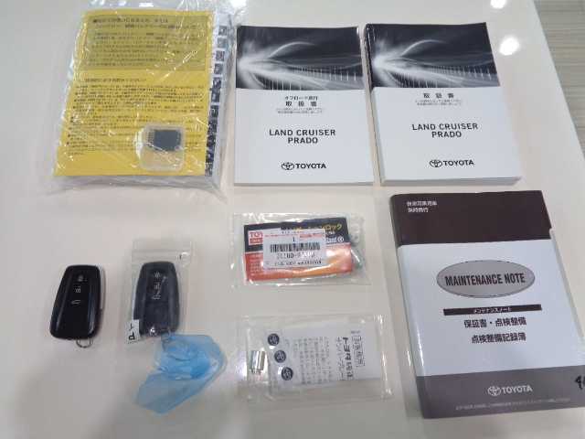 トヨタ ランドクルーザー プラド TX Lパッケージ 鹿児島県 2018(平30)年 0.4万km アティチュードブラックマイカ ワンオーナー/モデリスタエアロ/モデリスタマフラー/純正19インチAW/SOREXヒッチメンバー/サンルーフ/黒革シート(前席パワーシート)/温冷エアシート/横フィングリル/純正ナビ(NSZT-Y66T)/ブルートゥース、フルセグ/DVD再生、バックカメラ/レーダークルーズコントロール/オートハイビーム/カーテンエアバッグ/登録時走行距離3419km/ETC/取説、ナビ取説、オフロード取説/保証書、スマートキー2個あり