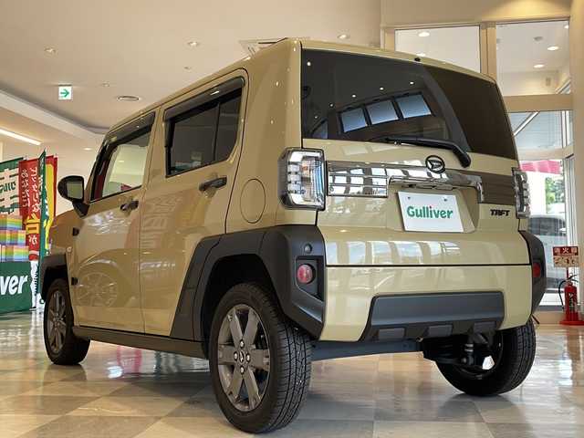 ダイハツ タフト G ターボ 福井県 2021(令3)年 4.7万km サンドベージュメタリック スカイフィールドトップ/メッキパック/純正7インチメモリーナビ/フルセグTV/バックカメラ/スマートアシスト/・衝突回避支援ブレーキ/・衝突警報機能/・誤発進抑制制御機能/・車線逸脱抑制制御機能/・車線逸脱警報機能/・ふらつき警報/・先行車発進お知らせ機能/・標識認識機能/・レーンキープコントロール/・アダプティブクルーズコントロール/・コーナーセンサー/ETC/ドライブレコーダー/シートヒーター/オートライト/LEDヘッドライト/LEDフォグ/純正15インチアルミホイール/プッシュスタート/スマートキー/ステアリングスイッチ/純正フロアマット