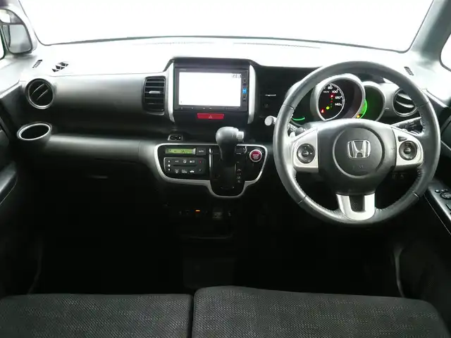 ホンダ Ｎ ＢＯＸ G ターボ SSパッケージ 静岡県 2017(平29)年 7.4万km プレミアムホワイトパールⅡ 禁煙車/純正Gathersナビ(VXM-174CSi)/両側パワースライドドア/バックカメラ/シティブレーキアクティブシステム/(低速域衝突軽減ブレーキ＋誤発進抑制機能)/クルーズコントロール/シートヒーター/オートライト/キセノンライト/スマートキー/ETC/新車保証書