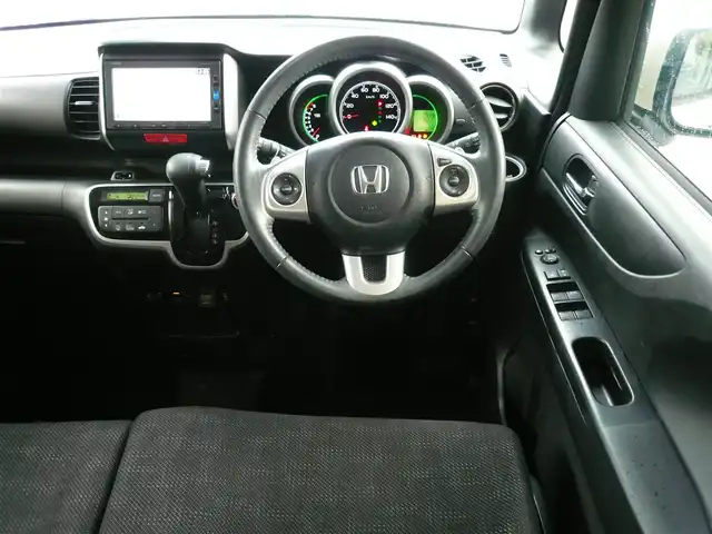 ホンダ Ｎ ＢＯＸ G ターボ SSパッケージ 静岡県 2017(平29)年 7.4万km プレミアムホワイトパールⅡ 禁煙車/純正Gathersナビ(VXM-174CSi)/両側パワースライドドア/バックカメラ/シティブレーキアクティブシステム/(低速域衝突軽減ブレーキ＋誤発進抑制機能)/クルーズコントロール/シートヒーター/オートライト/キセノンライト/スマートキー/ETC/新車保証書
