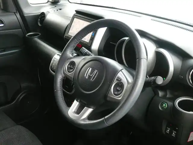 ホンダ Ｎ ＢＯＸ G ターボ SSパッケージ 静岡県 2017(平29)年 7.4万km プレミアムホワイトパールⅡ 禁煙車/純正Gathersナビ(VXM-174CSi)/両側パワースライドドア/バックカメラ/シティブレーキアクティブシステム/(低速域衝突軽減ブレーキ＋誤発進抑制機能)/クルーズコントロール/シートヒーター/オートライト/キセノンライト/スマートキー/ETC/新車保証書