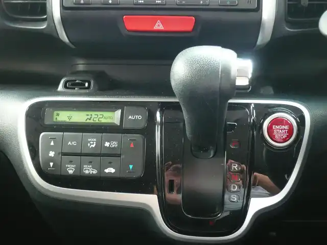 ホンダ Ｎ ＢＯＸ G ターボ SSパッケージ 静岡県 2017(平29)年 7.4万km プレミアムホワイトパールⅡ 禁煙車/純正Gathersナビ(VXM-174CSi)/両側パワースライドドア/バックカメラ/シティブレーキアクティブシステム/(低速域衝突軽減ブレーキ＋誤発進抑制機能)/クルーズコントロール/シートヒーター/オートライト/キセノンライト/スマートキー/ETC/新車保証書