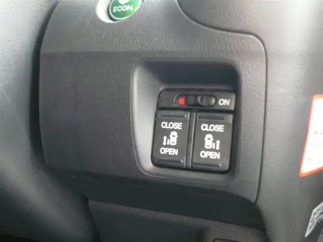 ホンダ Ｎ ＢＯＸ G ターボ SSパッケージ 静岡県 2017(平29)年 7.4万km プレミアムホワイトパールⅡ 禁煙車/純正Gathersナビ(VXM-174CSi)/両側パワースライドドア/バックカメラ/シティブレーキアクティブシステム/(低速域衝突軽減ブレーキ＋誤発進抑制機能)/クルーズコントロール/シートヒーター/オートライト/キセノンライト/スマートキー/ETC/新車保証書