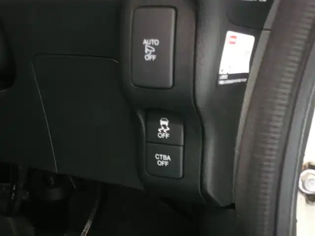 ホンダ Ｎ ＢＯＸ G ターボ SSパッケージ 静岡県 2017(平29)年 7.4万km プレミアムホワイトパールⅡ 禁煙車/純正Gathersナビ(VXM-174CSi)/両側パワースライドドア/バックカメラ/シティブレーキアクティブシステム/(低速域衝突軽減ブレーキ＋誤発進抑制機能)/クルーズコントロール/シートヒーター/オートライト/キセノンライト/スマートキー/ETC/新車保証書